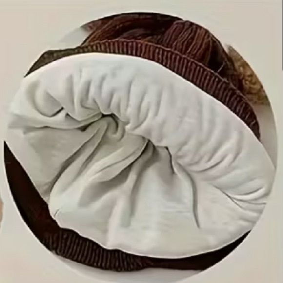 Adorable Bear Knit Hat for Babies - Picture 4 of 4